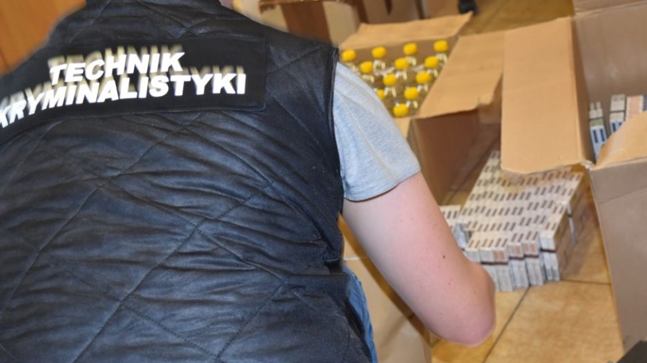 Mężczyźnie, u którego znaleziono papierosy, grozi kara grzywny albo kara pozbawienia wolności do lat trzech.