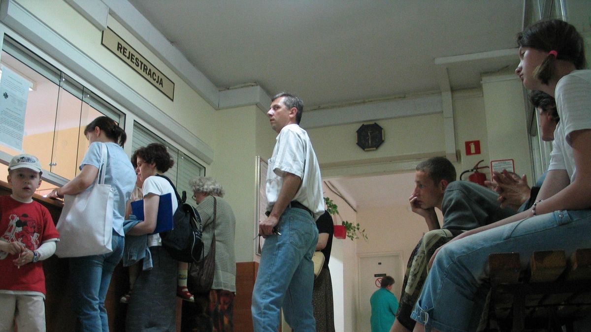 Kolejki w przychodniach, szpitalach i do specjalistów. Pod tym względem polska służba zdrowia nie zmienia się od lat. 