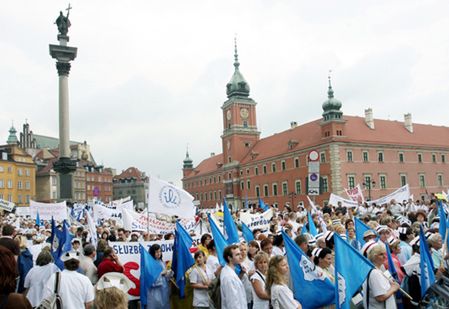 Premier wzywa do zaprzestania protestów