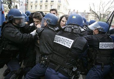 Strajki na francuskich uczelniach i starcia z policją
