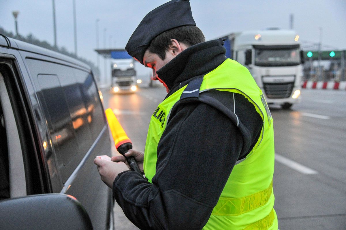 Jechali pod prąd, a potem bez sensu się tłumaczyli. "Zbyt daleko do zjazdu i w ogóle szkoda czasu"