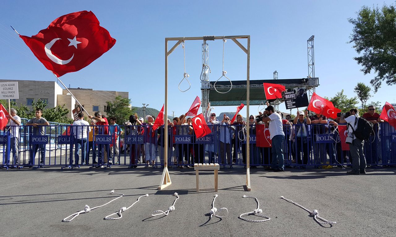 Turcja rozprawia się z puczystami. Prawie 500 oskarżonych stanie przed sądem
