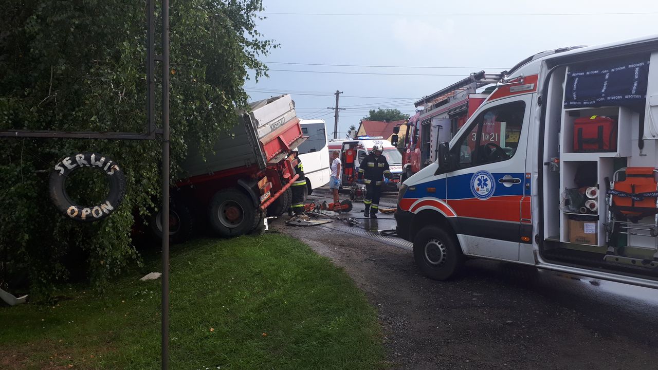 Świniarsko. Wypadek autobusu z uczniami pod Nowym Sączem. Zginął mężczyzna