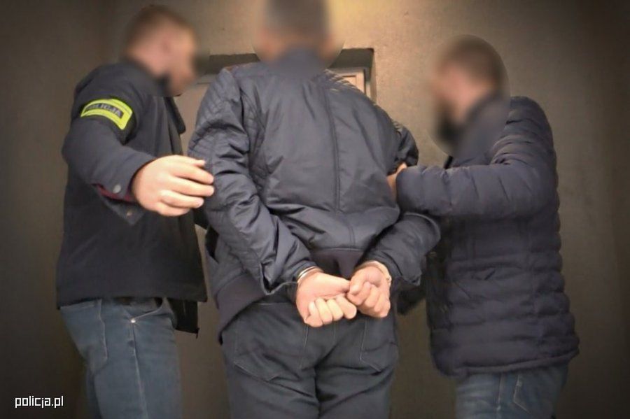 Radzymin. Strzelał do policjantów gumowymi kulkami. Grozi mu 10 lat więzienia