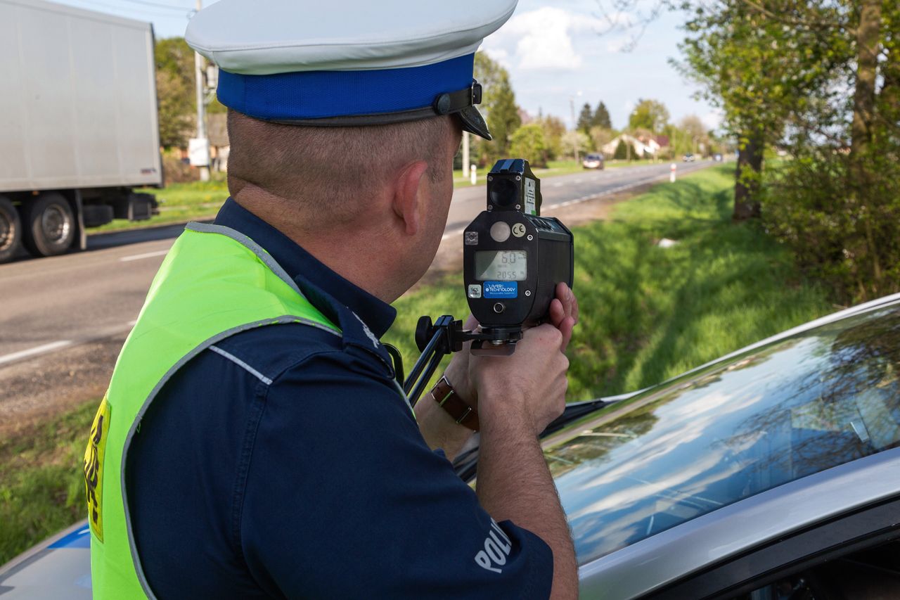 Policjanci z gliwickiej drogówki kazali sobie płacić pijanym kierowcom. Usłyszeli zarzuty