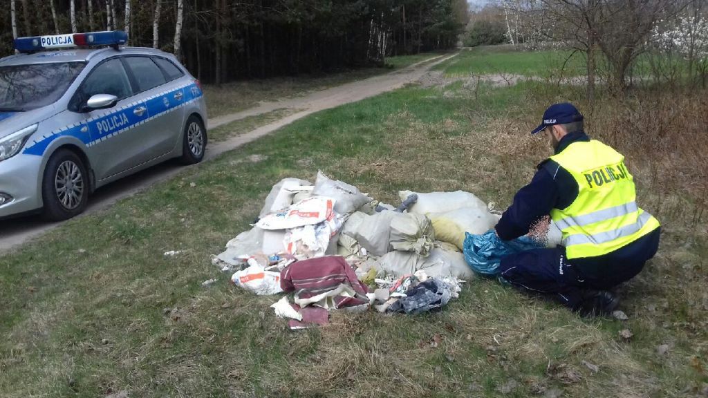 Znaleźli śmieci w lesie. A w nich receptę z nazwiskiem właściciela 