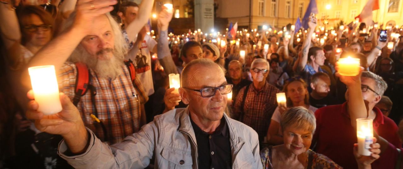 Wyszli na ulice, ale nie wiedzą dlaczego. Zaskakujący sondaż