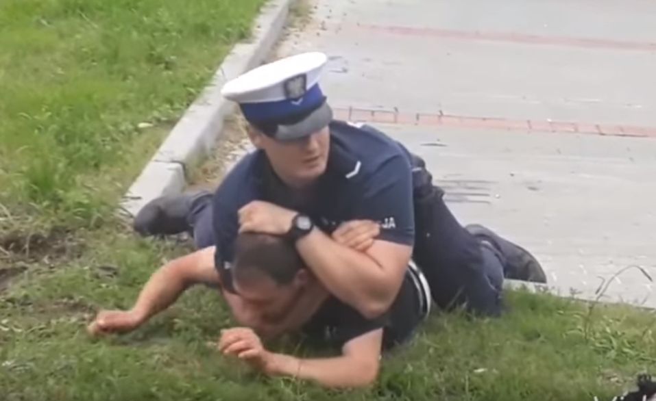 Brutalna interwencja policjanta w Bytowie. Wszystko nagrał przypadkowy świadek