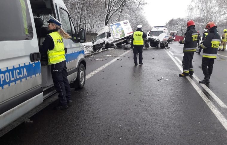 Tragedia w Łódzkiem. Dwie osoby nie żyją, kilka jest rannych