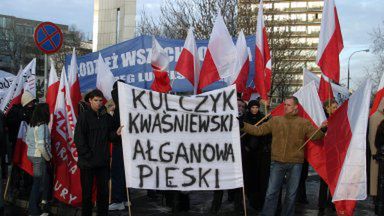 Sympatycy LPR przed Sejmem