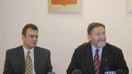 Brocki (z lewej) mówi, że policjanci nakłaniali go do składania fałszywych zeznań