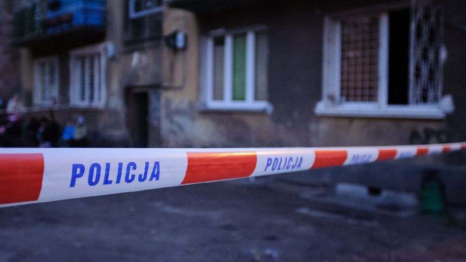 Wcześniej na klatce schodowej morderca wyrył napis: "Kocham Ciebie Eliza”.