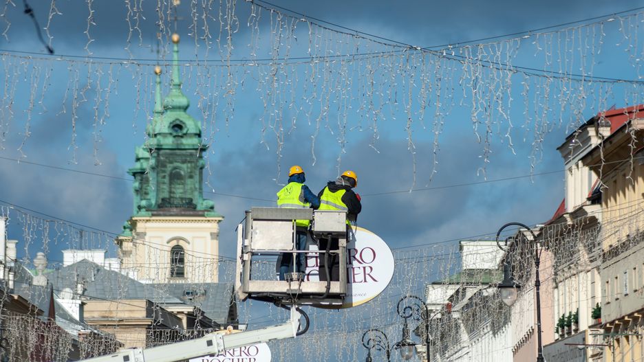 Warszawa. Demontaż iluminacji świątecznej ma potrwać dwa tygodnie