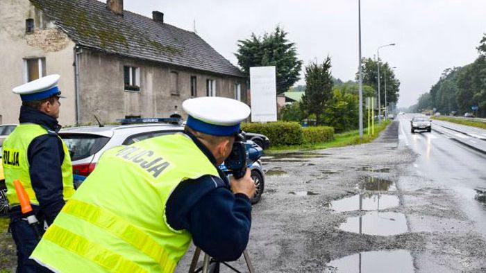 Użycie statywu zwiększa dokładność pomiaru, ale zasad optyki nie da się pokonać