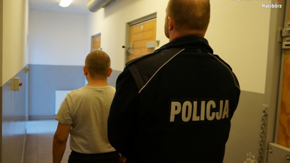 Mężczyźnie grozi 12 lat więzienia.