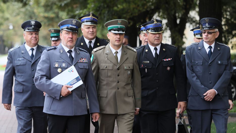 Przedstawiciele związków zawodowych służb mundurowych chcieli spotkać się z premierem
