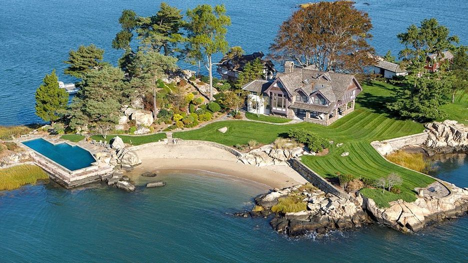 Wysepka zyskała sławę dzięki poprzednim właścicielom i odwiedzającym ich znamienitym gościom.