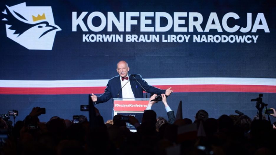 Janusz Korwin-Mikke przemawiający podczas sobotniej konwencji.