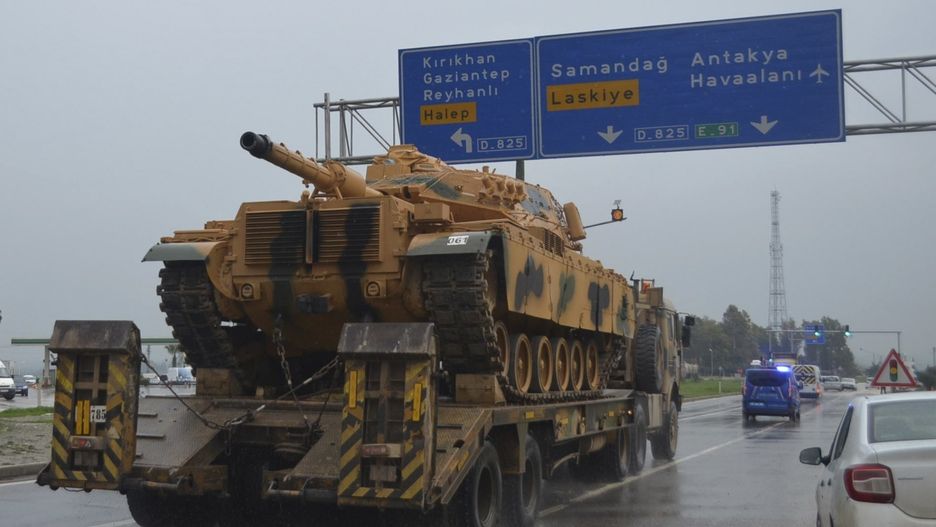 Czołg armii tureckiej w drodze do Syrii