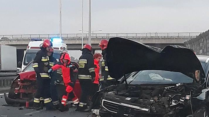 Warszawa - trasa Toruńska: groźnie wyglądający wypadek