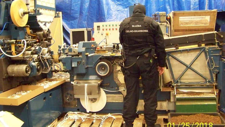 W ręce służb wpadło sześć osób - Polaków w wieku od 41 do 63 lat