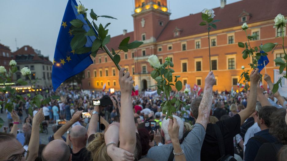 Kontrmanifestacja podczas miesięcznicy smoleńskiej 