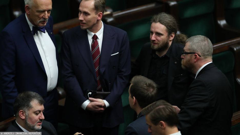 Politycy Konfederacji Dobromir Sośnierz i Konrad Berkowicz twierdzą, że hajlowali dla żartów