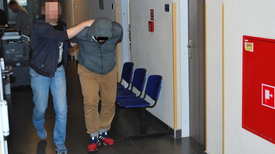 Policja zatrzymała podejrzanych o oszustwa