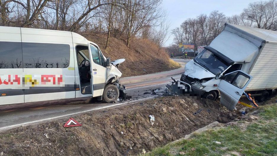 Dębiany. 8 osób poszkodowanych w wypadku