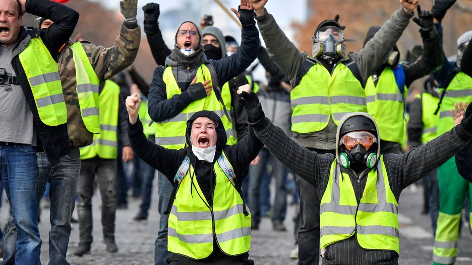 Demonstranci zatrzymali ciężarówki, by "spowolnić gospodarkę Francji"