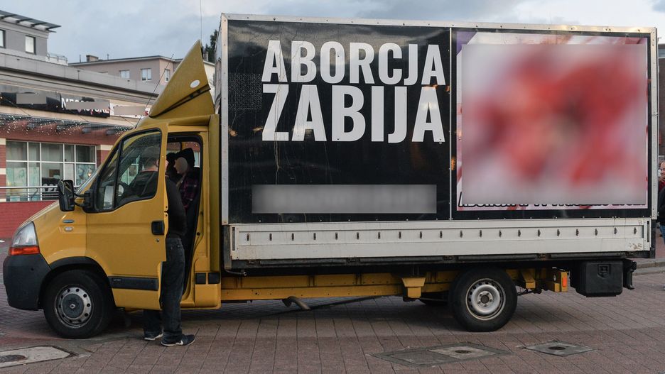 Ciężarówki tego typu pozostawione są pod wieloma szpitalami