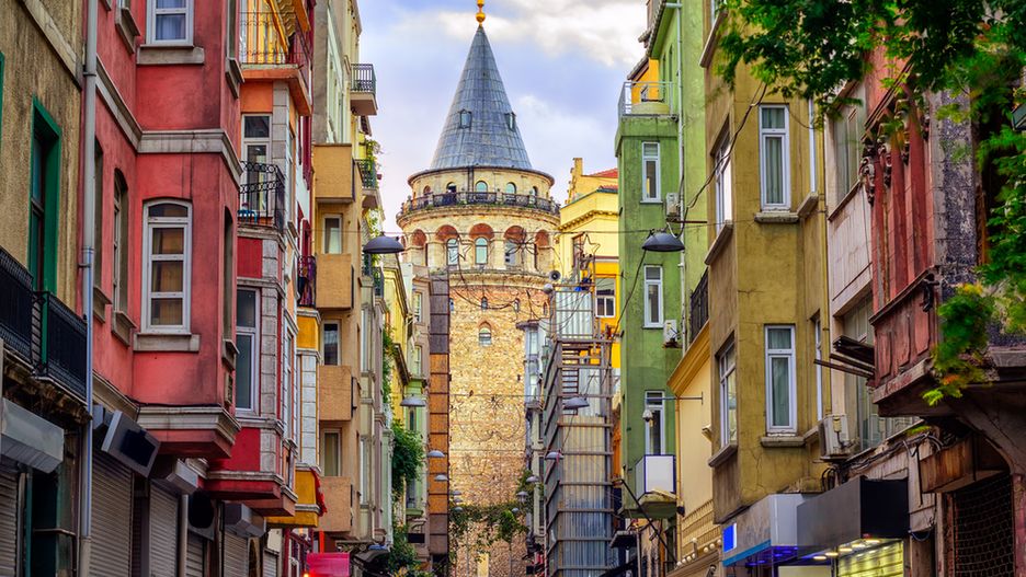 Choć Stambuł nie jest stolicą Turcji, przyciąga znacznie więcej turystów niż główne miasto tego kraju - Ankara