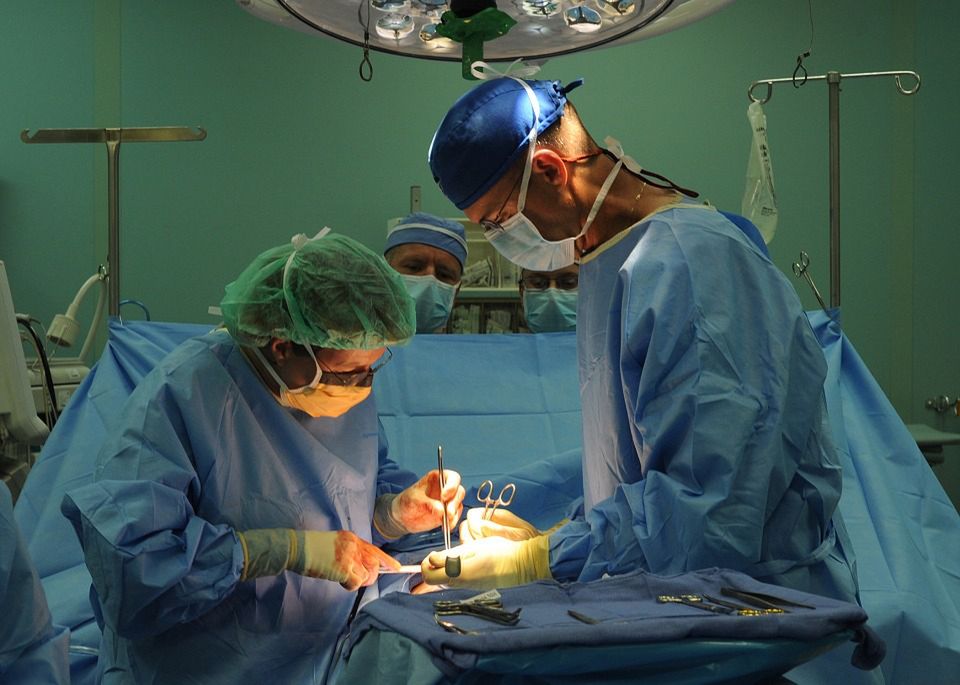 Włoscy chirurdzy usunęli guza z piersi kobiety. Ważył 15 kg