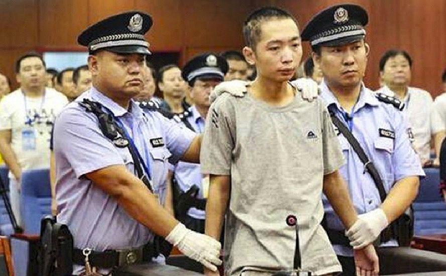 Egzekucja zbrodniarza w Chinach. Mężczyzna zabił 9 uczniów