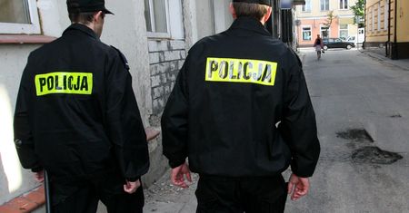 Pijany sędzia w stanie spoczynku z opuszczonymi spodniami. Waldemar Żurek mówi o nagonce