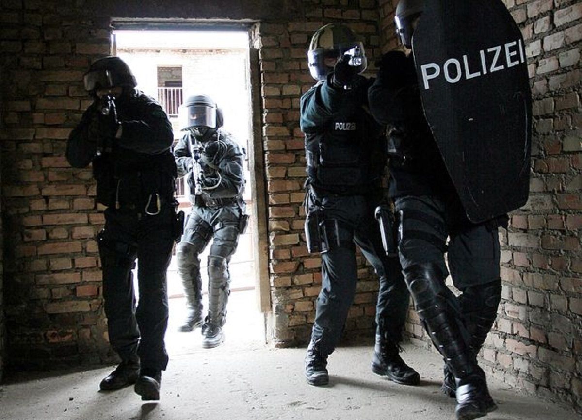 170 funkcjonariuszy niemieckiej policji i służb specjalnych wzięło udział w akcji przeciwko terrorystom.