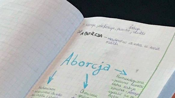 "Indoktrynacja religijna w polskich szkołach level hard" - pisze jeden z internautów.