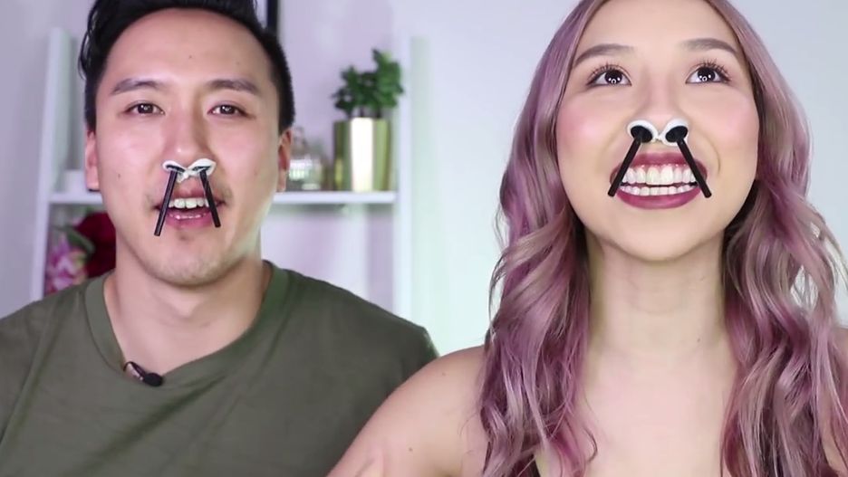 Zestaw składa się z patyczków, wykończonych woskową nakładką