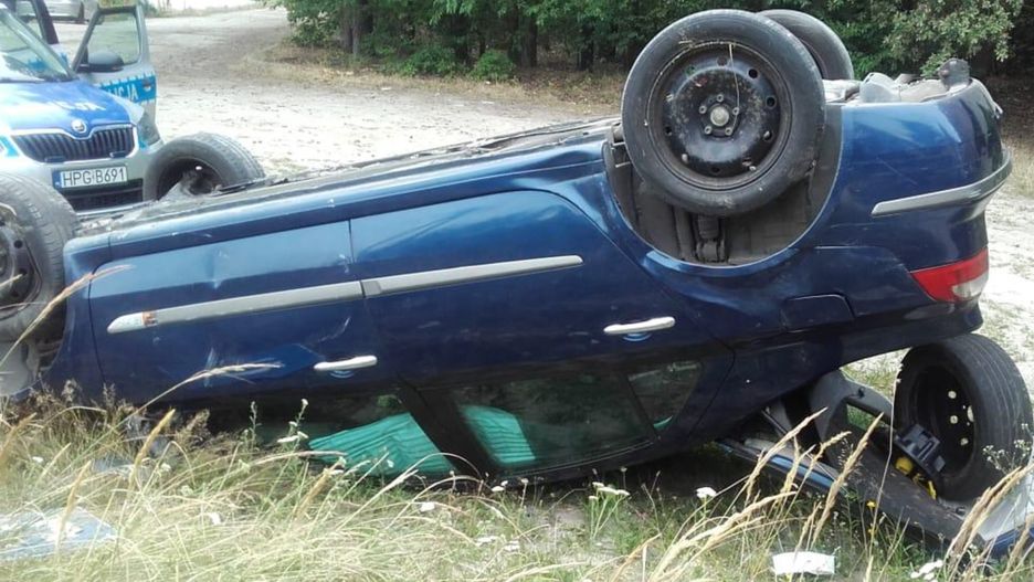 Mężczyzna uderzył w znak przy drodze pod Tarnowem