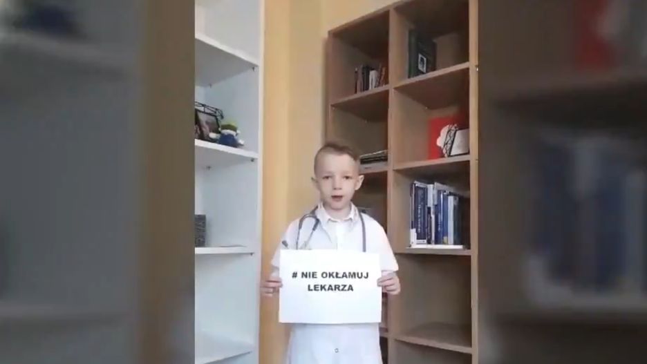 Koronawirus w Polsce. Dzieci apelują do dorosłych, by zostali w domu i nie kłamali