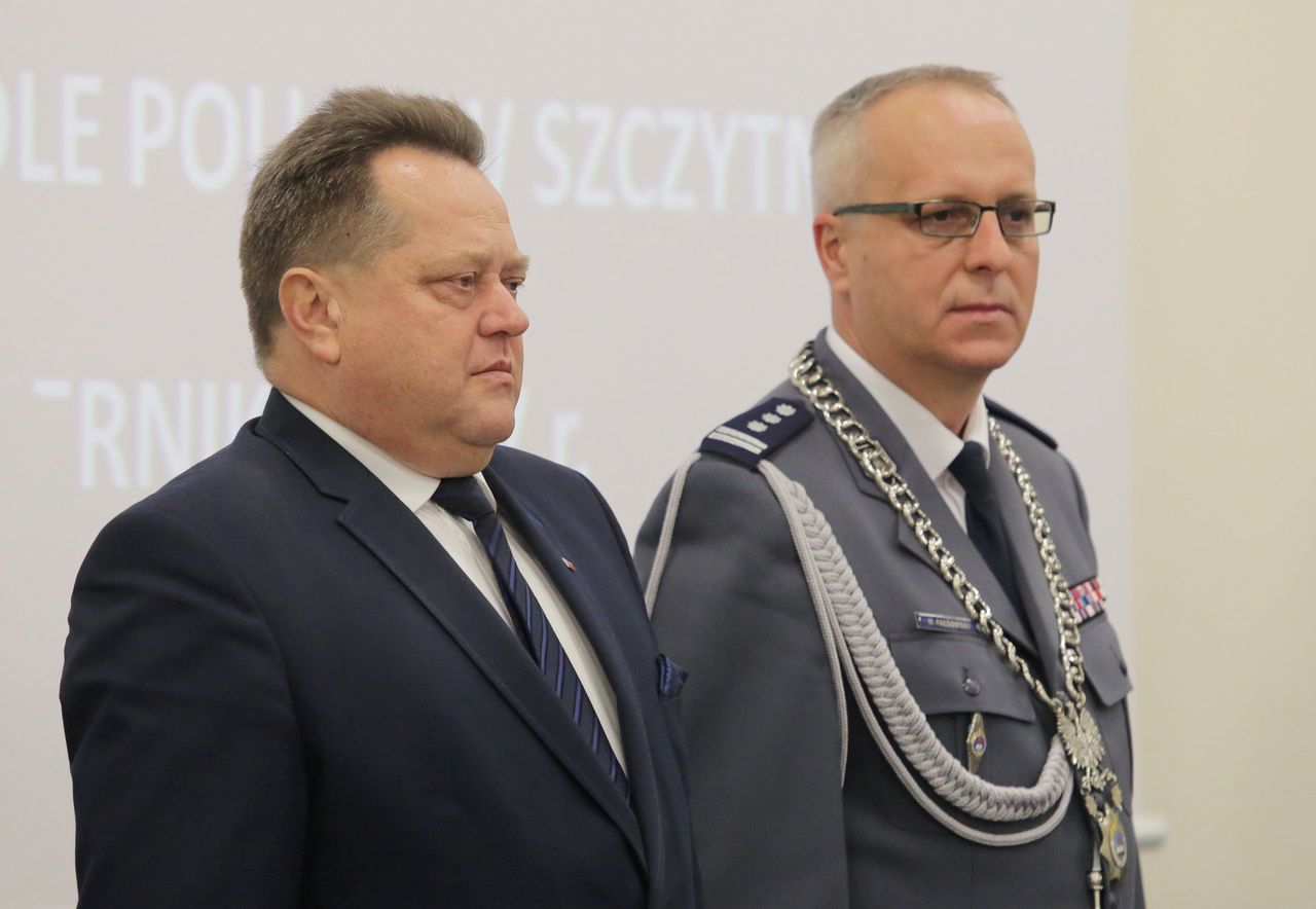 Wykładowca został zwolniony. Wcześniej doniósł na komendanta policji