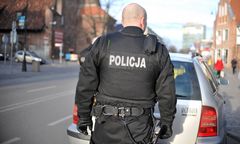Morderstwo 20-letniej Kai, której ciało ukryto w wersalce. Policjant usłyszał zarzuty