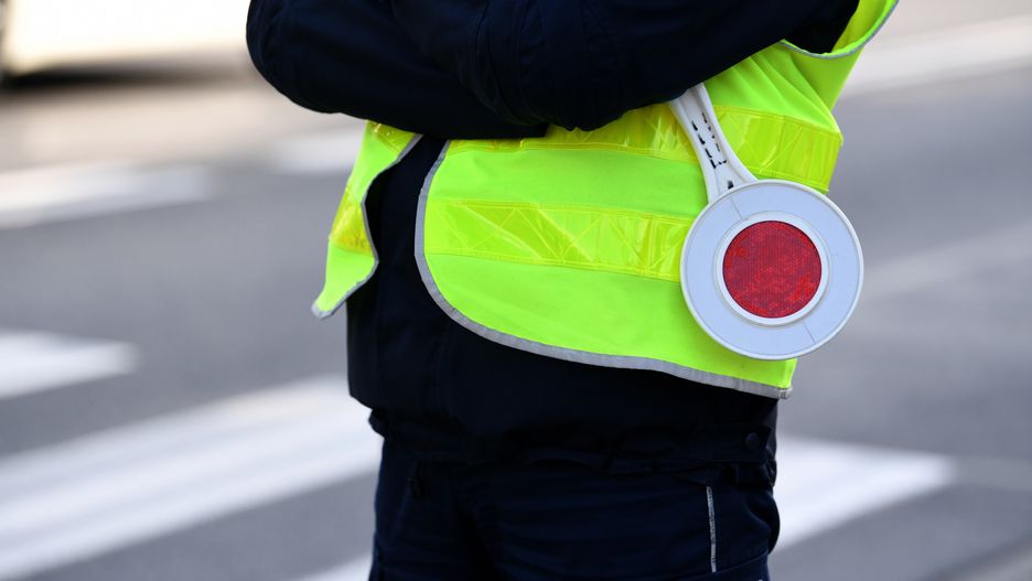 Włocławek. Policjant wyleciał ze służby przez intymne zdjęcia