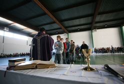 Franciszkanin namawiał nastolatki, żeby rodziły dzieci. Raport mówi jasno: świeckości w szkołach nie ma