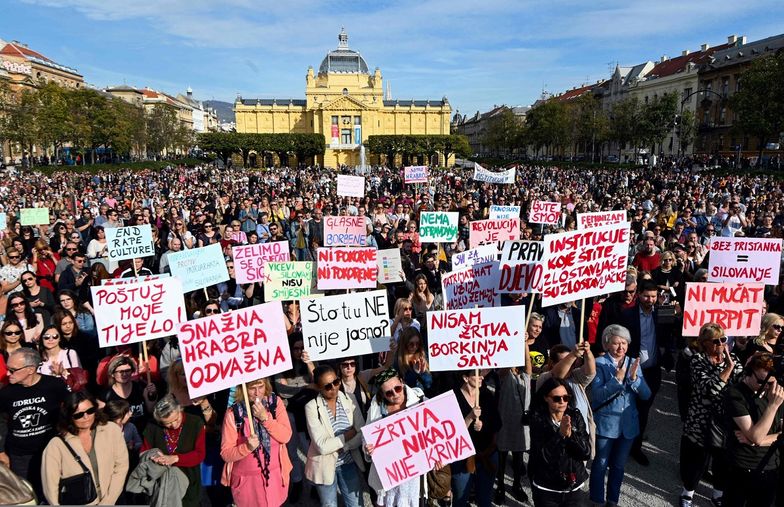Tysiące Chorwatów wyszły na ulice, domagając się sprawiedliwości dla ofiar przemocy seksualnej.