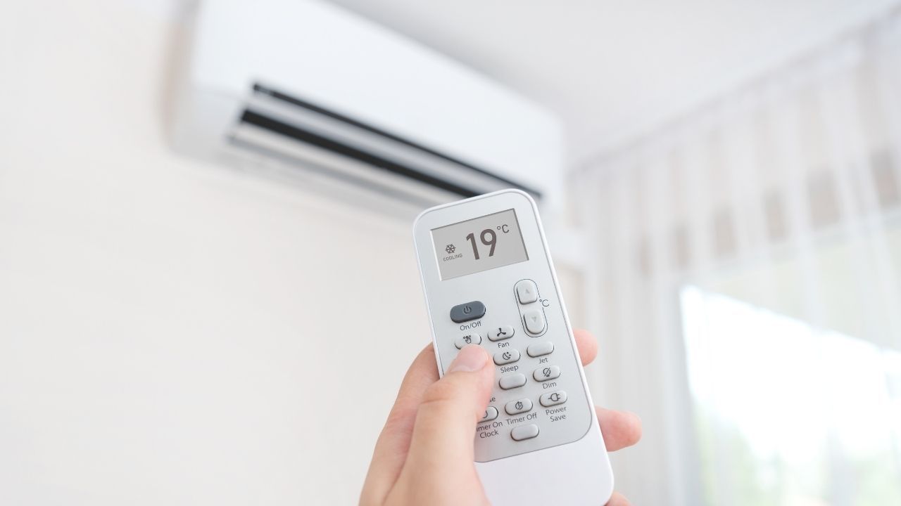 Jak nie dać się ugrillować we własnym domu i jednocześnie obniżyć rachunki podczas używania klimatyzacji?