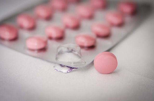 Antykoncepcja hormonalna nie chroni przed chorobami wenerycznymi.