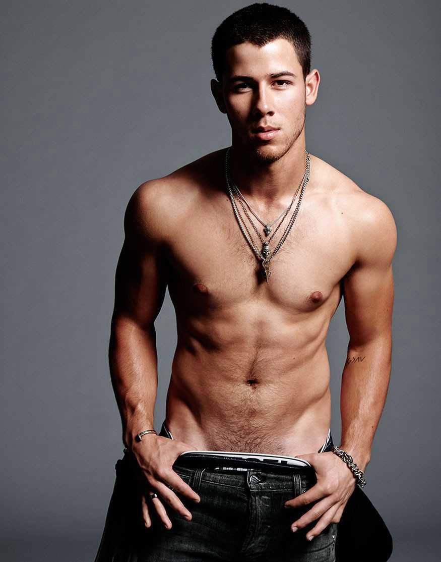Nick Jonas bez koszulki