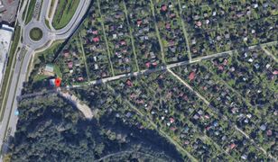 Warszawa. Na działkach znaleziono noworodka w reklamówce. Dziewczynka żyje