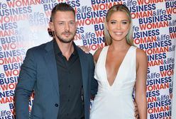 Sandra Kubicka całuje się z nowym partnerem na ściance